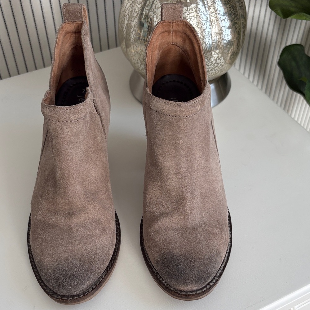 Women's Jeffrey Campbell Tan Suede Ankle Boots Size 7